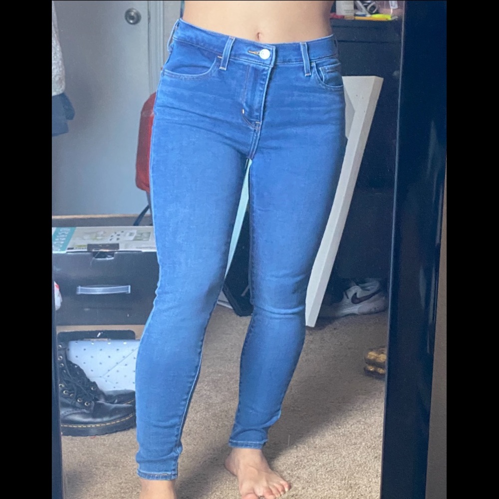 Levi’s 720 fit. Medium wash denim jeans 26x28